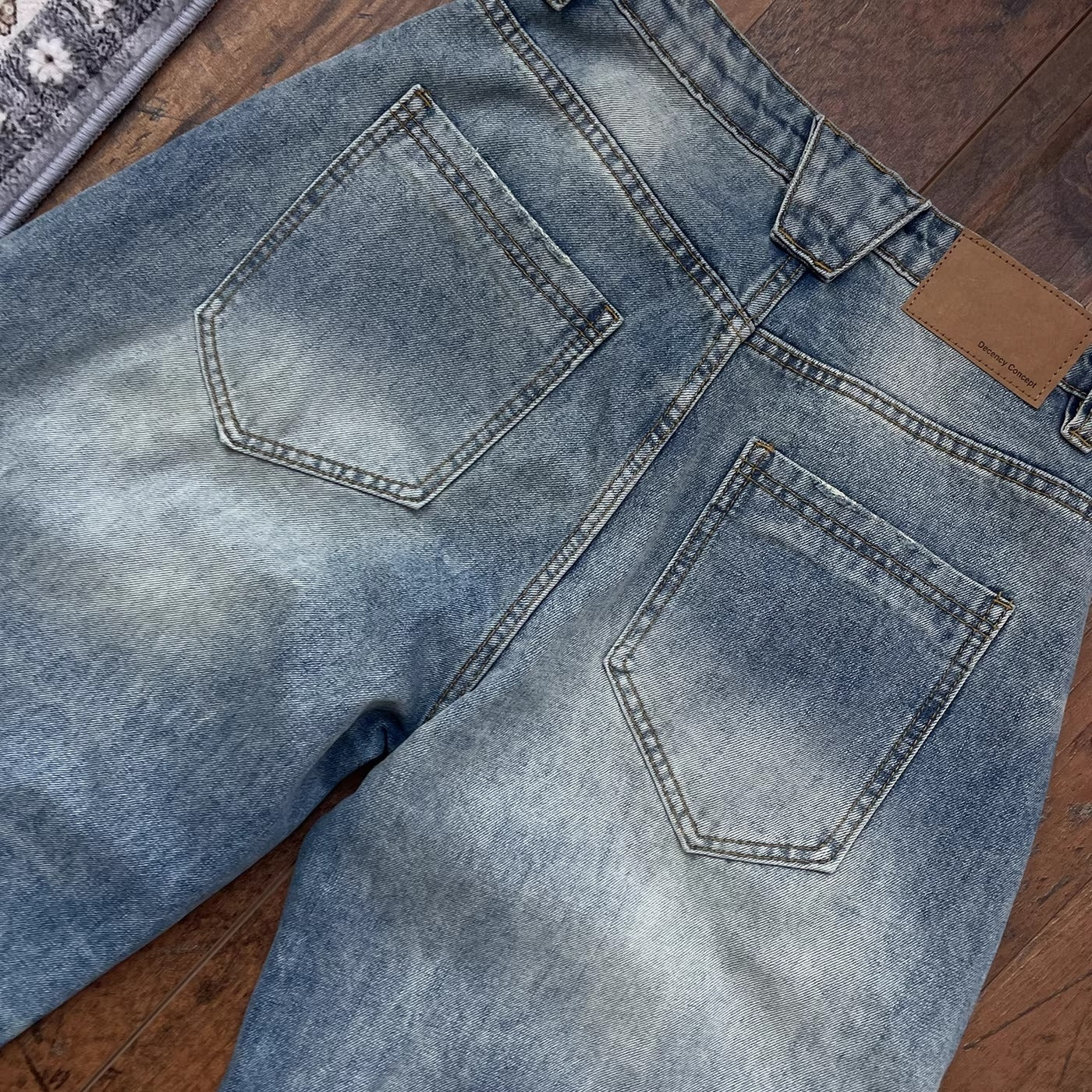 Vintage Metal Buckle Washed Sloping Jeans