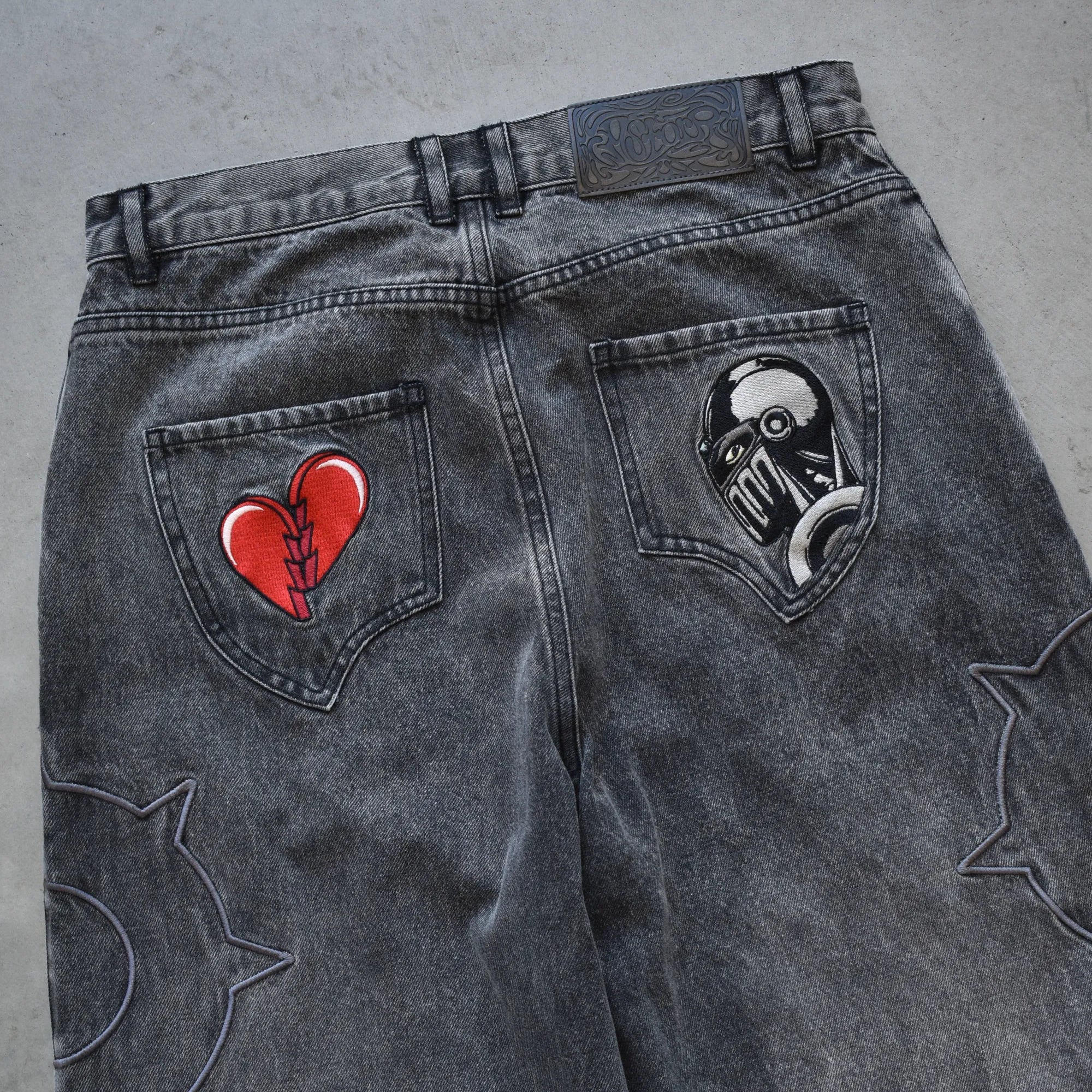 Men's Fashion Embroidered Drawstring  Chariot Jeans