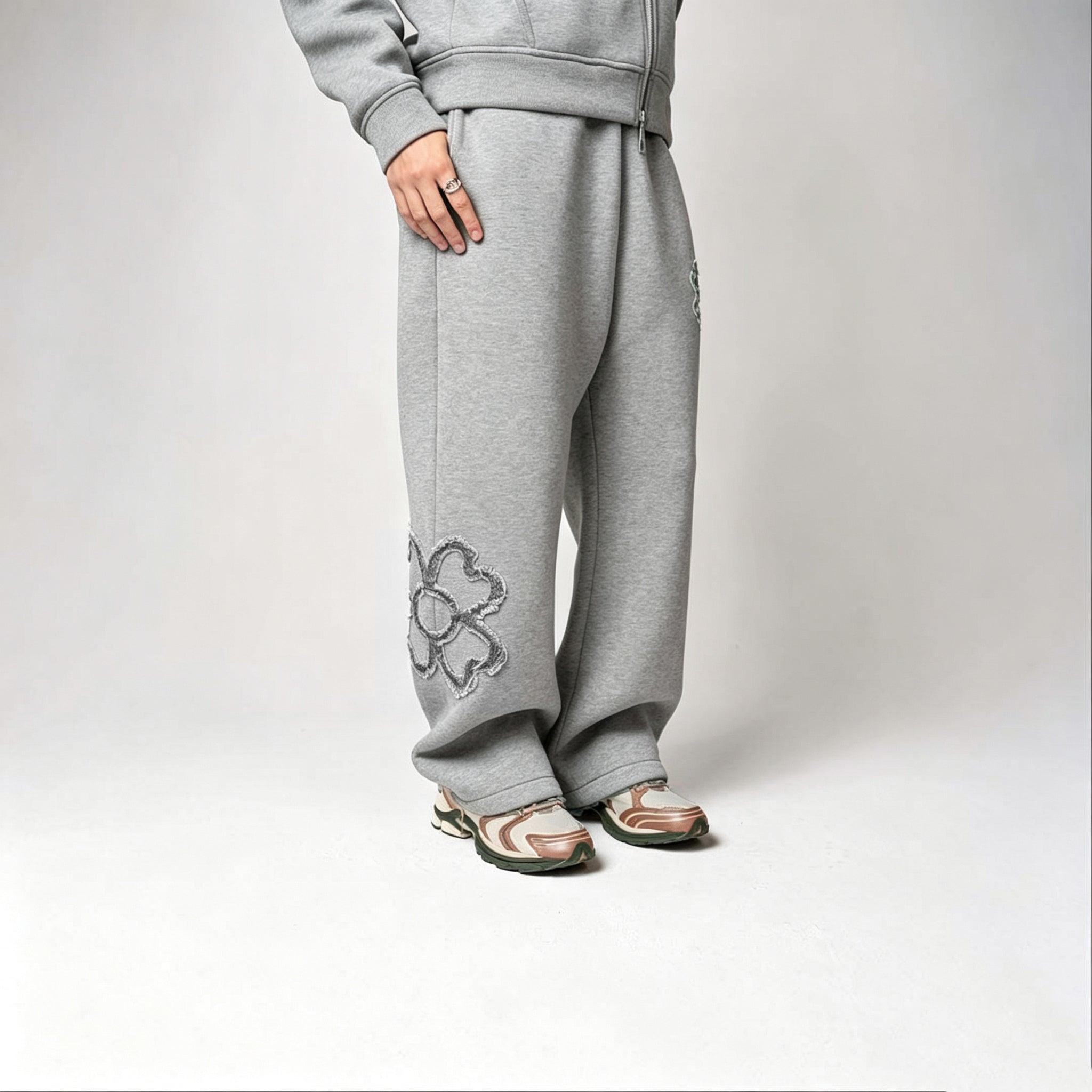 Stylish Four-leaf Clover Embroidered Zip-up Sweatshirt And Sweatpants Set