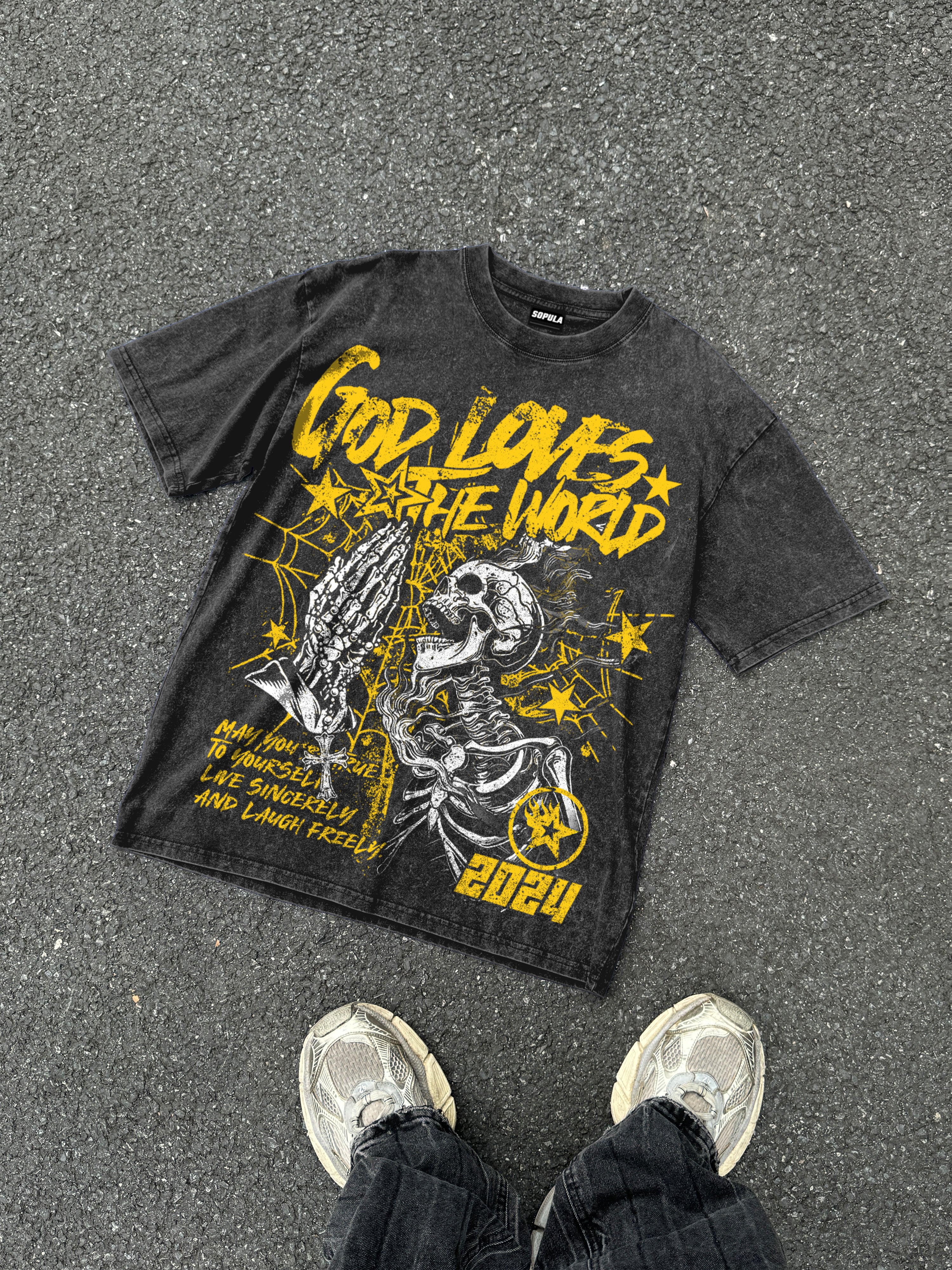 Men's Street God Loves The World Graphics Acid Washed T-shirt