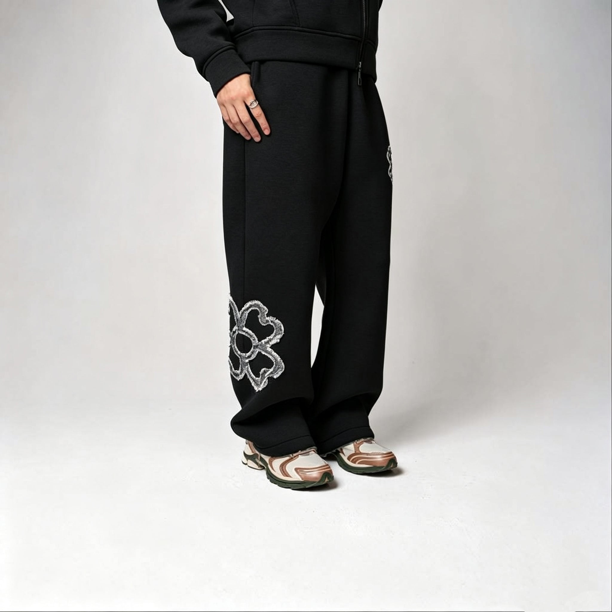 Stylish Four-leaf Clover Embroidered Zip-up Sweatshirt And Sweatpants Set