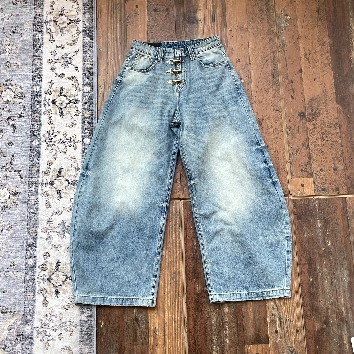 Vintage Metal Buckle Washed Sloping Jeans